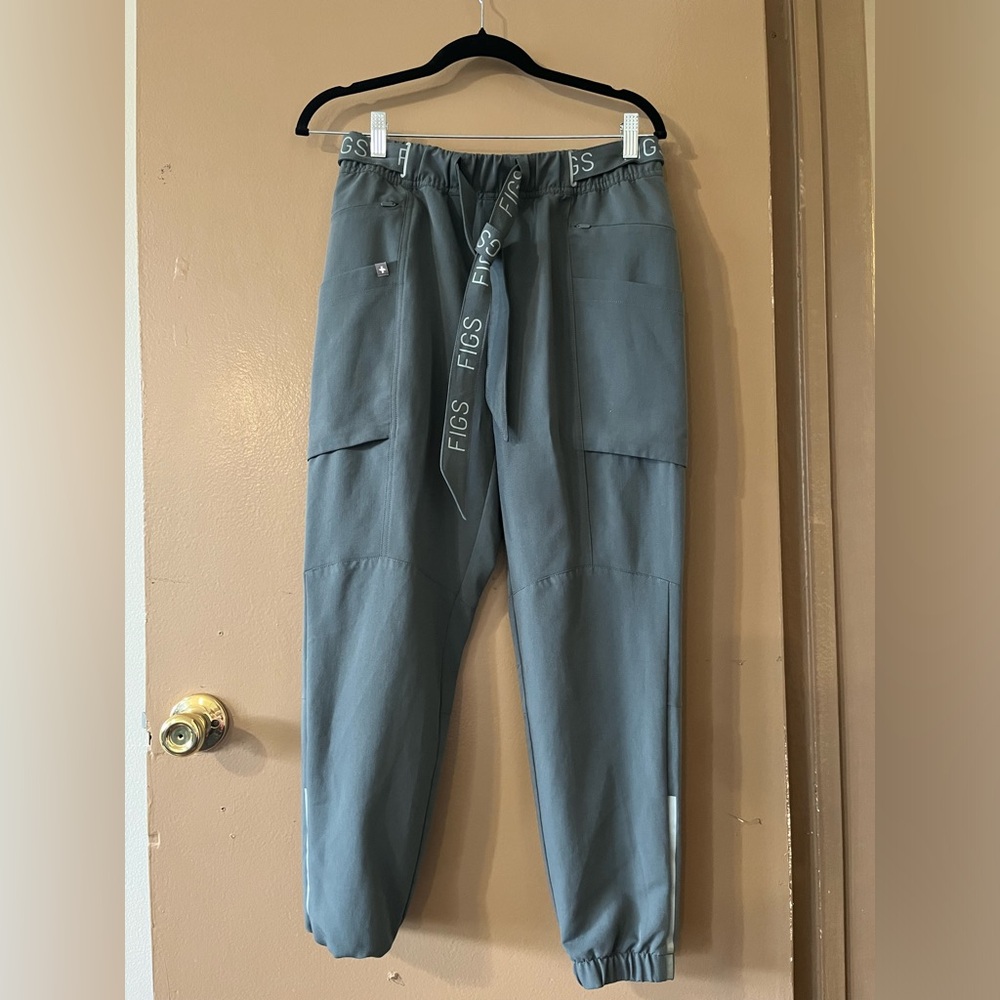 Figs women’s high waisted bonsai cargo pants. Limited edition, only worn once.